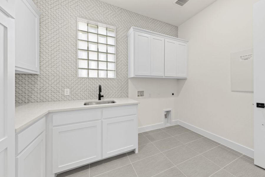 Representative furnished interior of a home built from the 5551 by Tradition Homes in Windsong Ranch, Prosper (Image 15).