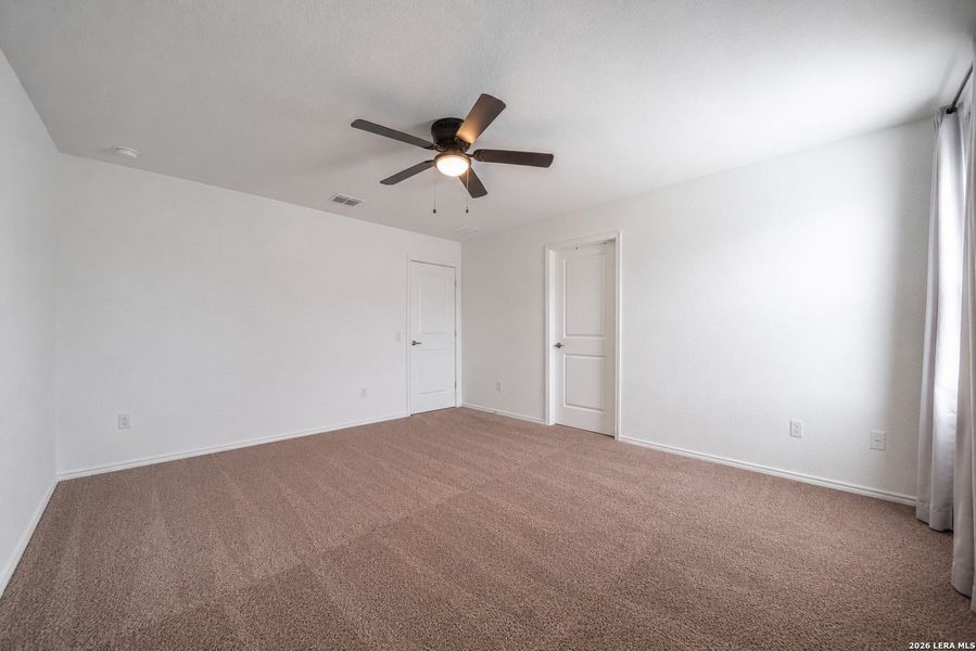 Spacious, unfurnished interior of a new home in Mission del Lago, San Antonio (Image 16).
