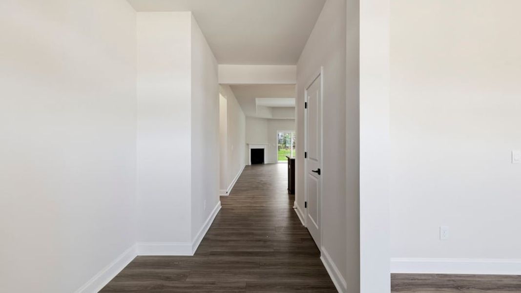Spacious, unfurnished interior of a new home in Blue Ridge Trail, Fountain Inn (Image 15).