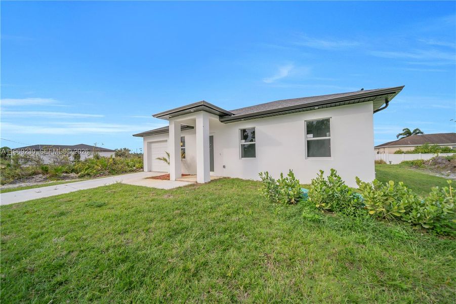 Exterior details and patio area of a home in , Lehigh Acres (Image 28).
