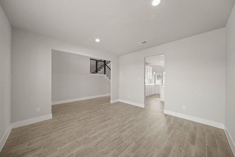 Spacious, unfurnished interior of a new home in Morton Creek Ranch, Katy (Image 13).