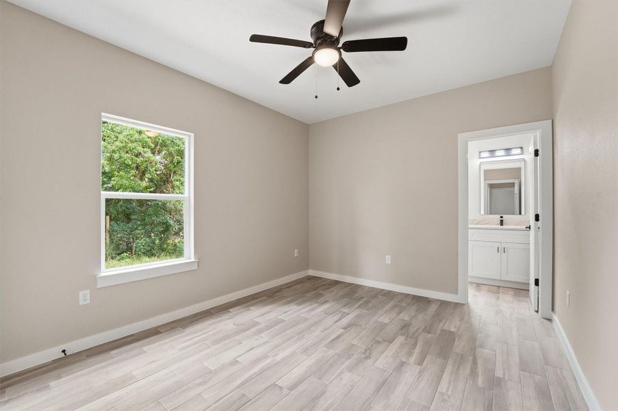 Spacious, unfurnished interior of a new home in , Conroe (Image 22).