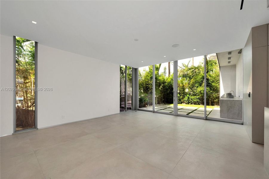 Spacious, unfurnished interior of a new home in , Miami (Image 36).