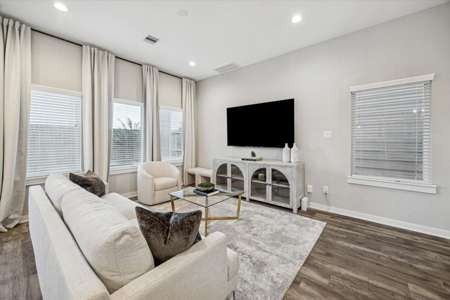 *Photos are of model home located in the community to reference finishes* *Photos are of model home located in the community to reference finishes*