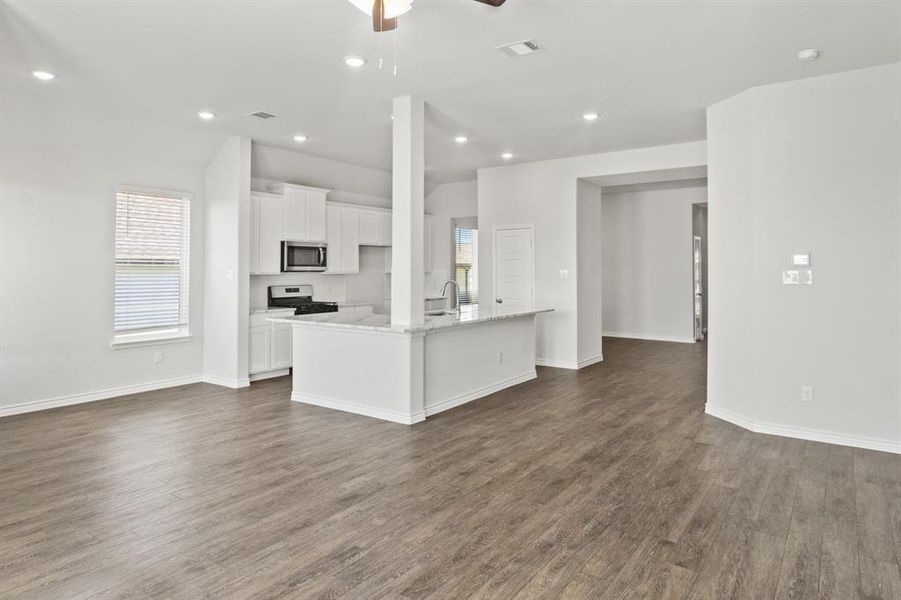 Spacious, unfurnished interior of a new home in Rocky Creek Crossing, Fort Worth (Image 13). Spacious, unfurnished interior of a new home in Rocky Creek Crossing, Fort Worth (Image 13).