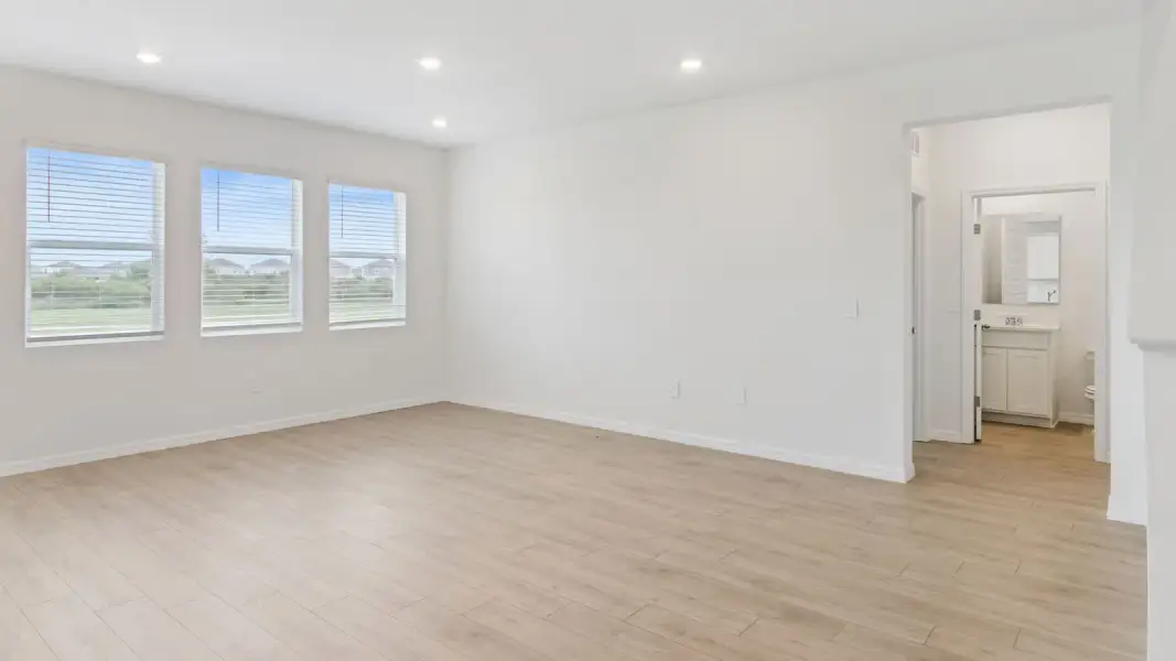 Representative unfurnished interior of a home built from the Coral by D.R. Horton in Hawthorne Ranch, Lakeland (Image 25).