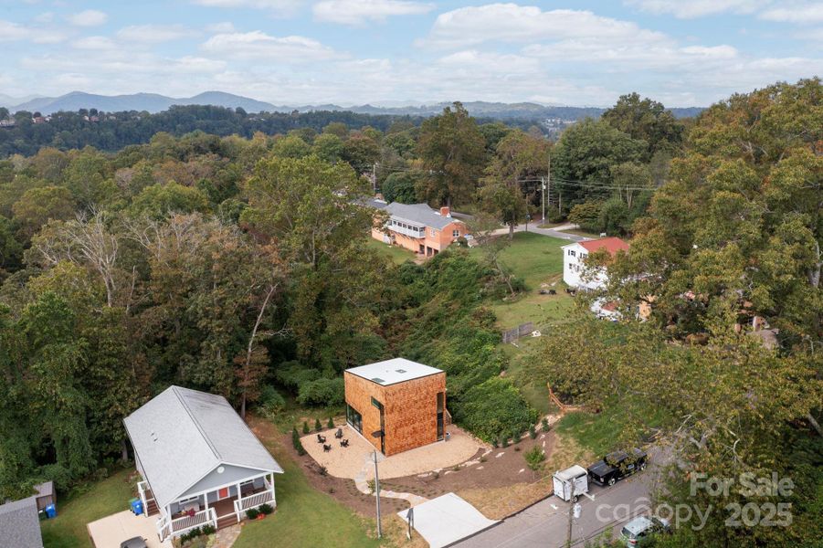 Less than 2 Miles to Downtown Less than 2 Miles to Downtown