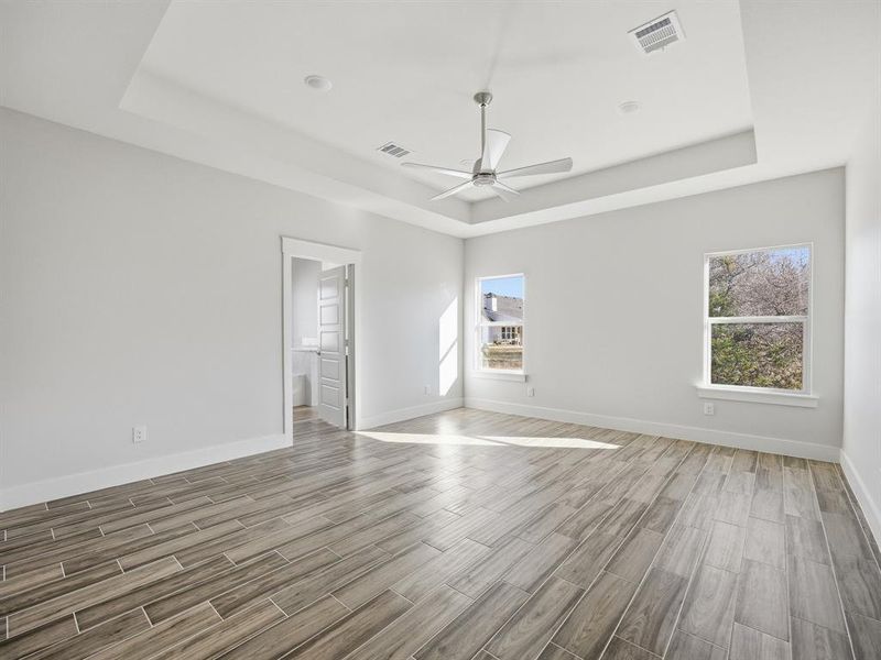 Spacious, unfurnished interior of a new home in , Weatherford (Image 20).