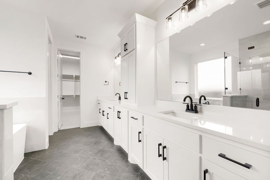 733 Red Cedar - Primary Bathroom