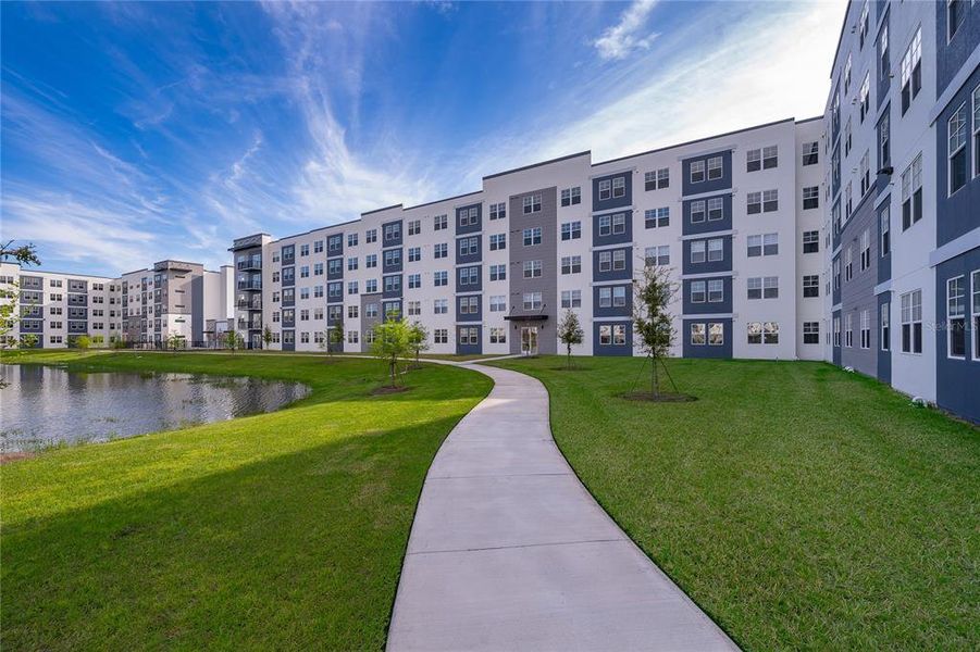 Condo located in Orlando, FL showcasing its design and architecture (Image 25).