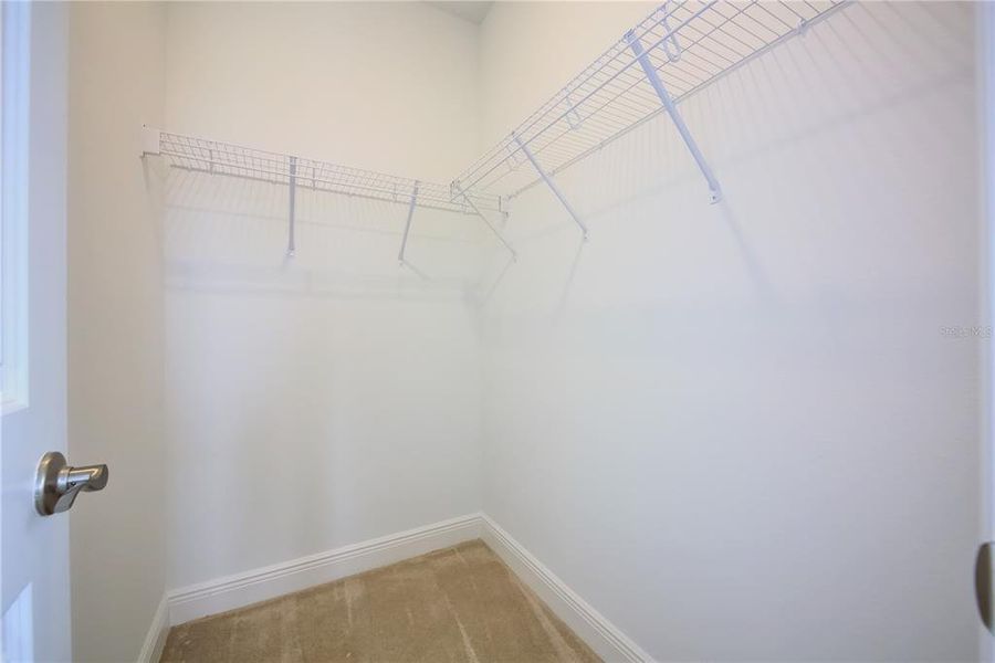 Spacious, unfurnished interior of a new home in Bungalow Walk at Lakewood Ranch, Sarasota (Image 38).