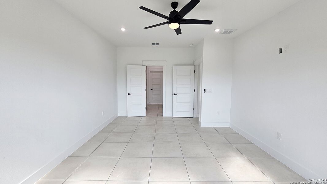 Spacious, unfurnished interior of a new home in , Atascosa (Image 18). Spacious, unfurnished interior of a new home in , Atascosa (Image 18).