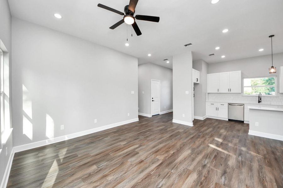 Spacious, unfurnished interior of a new home in , Houston (Image 25).