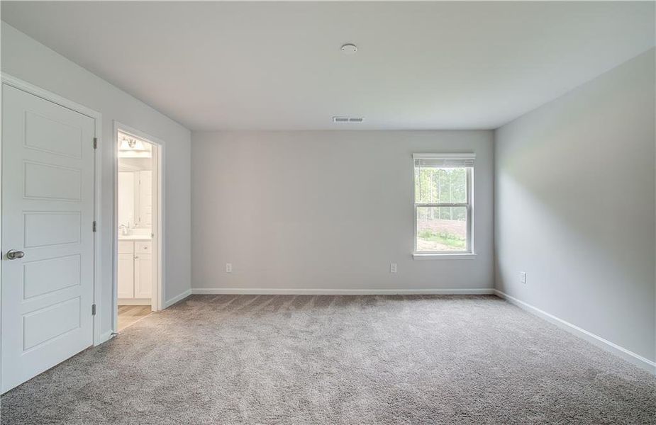 Spacious, unfurnished interior of a new home in Riverbend Overlook, Fayetteville (Image 26).
