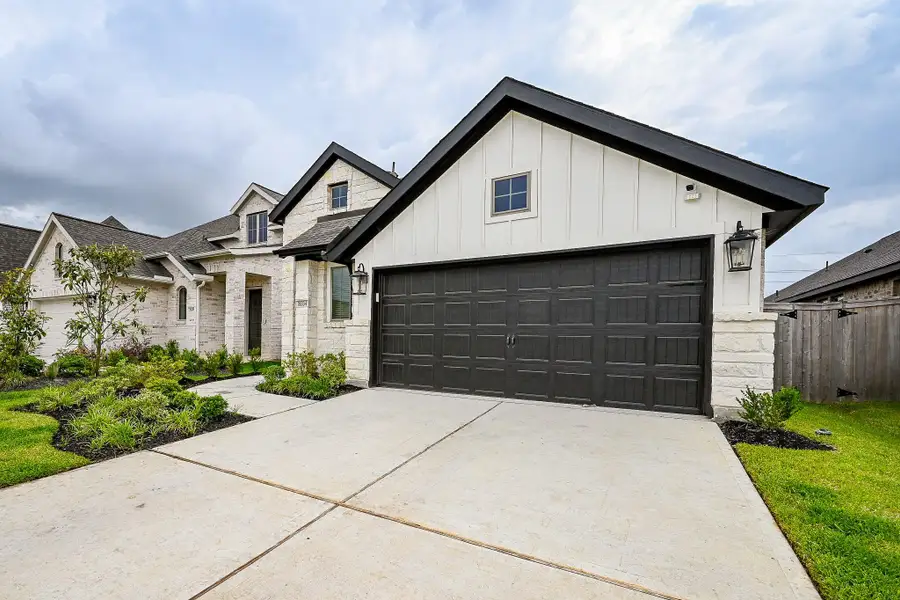 Image 8 of a home in The Grand Prairie 40'. Image 8 of a home in The Grand Prairie 40'.