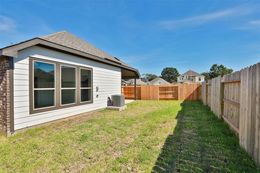 Exterior details and patio area of a home in Ellis Cove, Seabrook (Image 18).