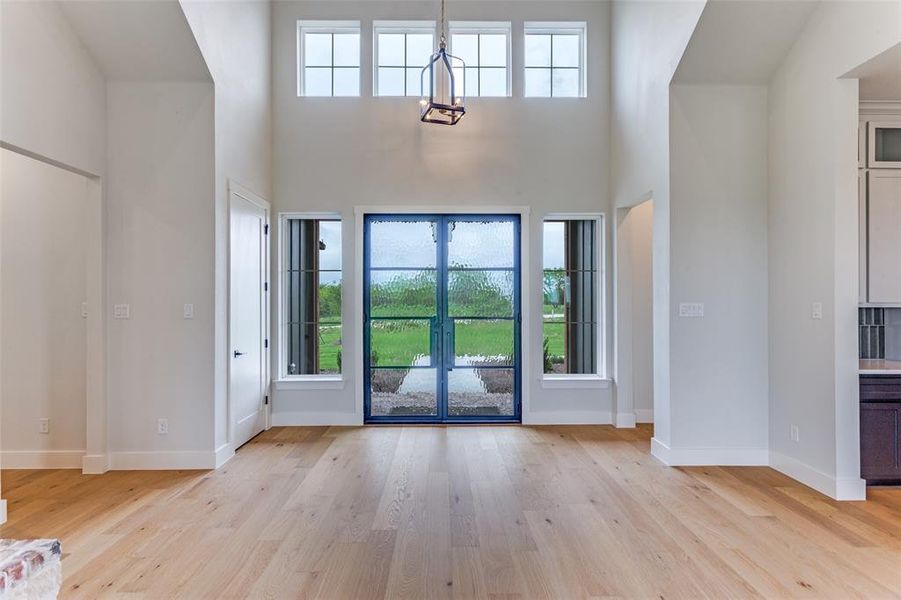 Spacious, unfurnished interior of a new home in , Aledo (Image 20).