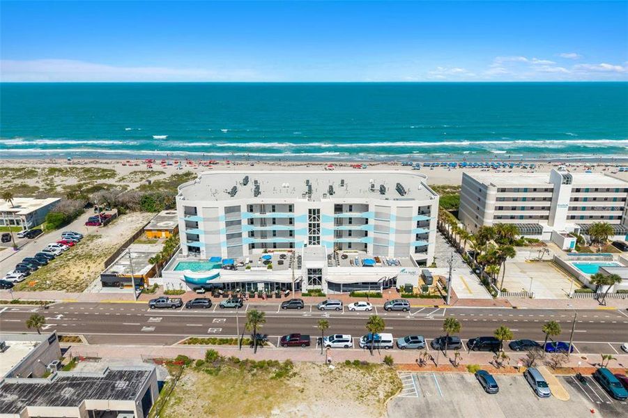 Condo located in Cocoa Beach, FL showcasing its design and architecture (Image 29).