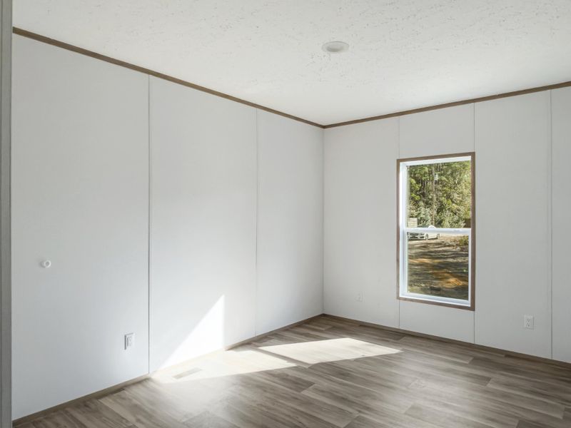 Spacious, unfurnished interior of a new home in , Walterboro (Image 9).
