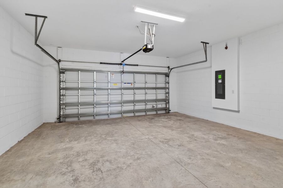 Spacious, unfurnished interior of a new home in Costa Pointe, Vero Beach (Image 47).