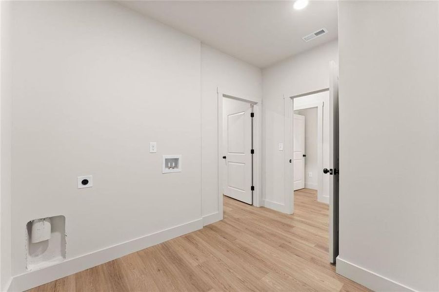Spacious, unfurnished interior of a new home in , Gainesville (Image 39).