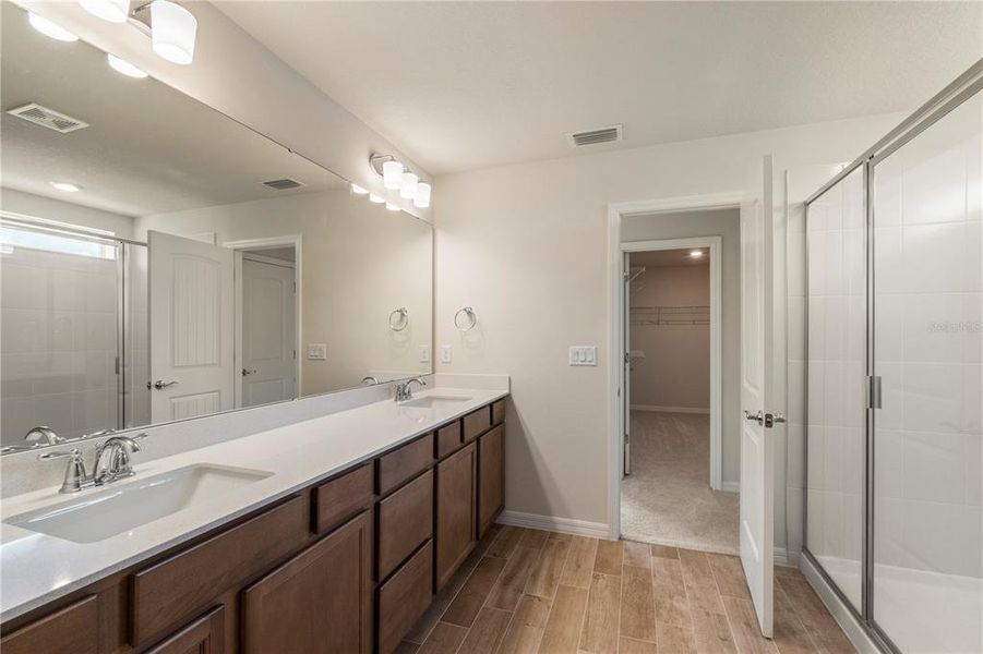Furnished interior view inside a new home in , Orlando (Image 6).