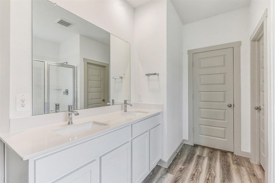 Furnished interior view inside a new home in , Missouri City (Image 9).