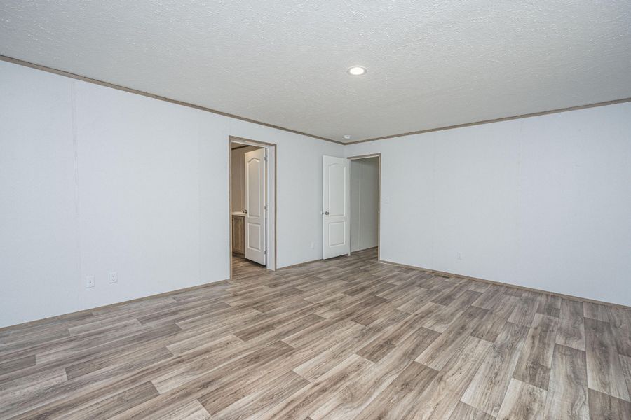 Spacious, unfurnished interior of a new home in , Walterboro (Image 46).