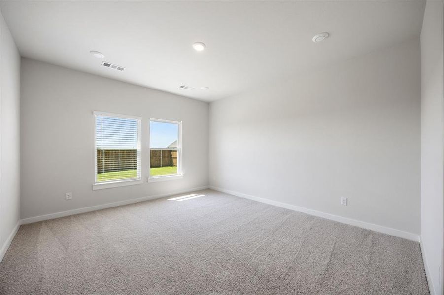 Spacious, unfurnished interior of a new home in The Estates Collection at Overland Grove, Forney (Image 11).