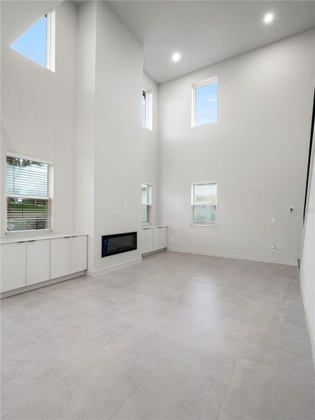 Spacious, unfurnished interior of a new home in , Lady Lake (Image 24).