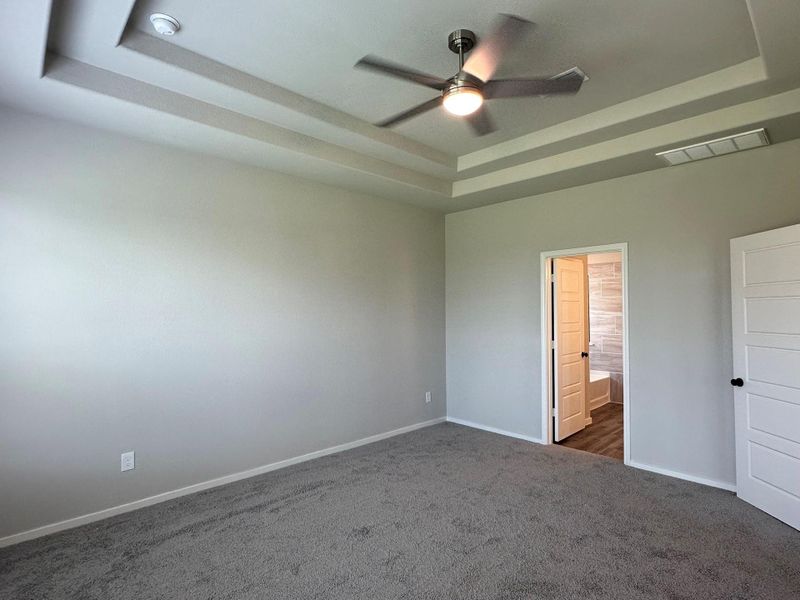 Spacious, unfurnished interior of a new home in Creekhaven, Iowa Colony (Image 19). Spacious, unfurnished interior of a new home in Creekhaven, Iowa Colony (Image 19).