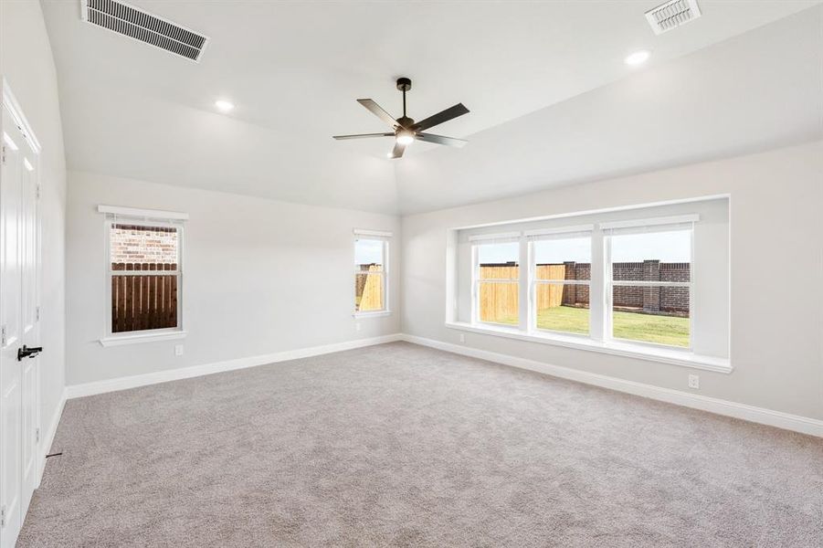 Spacious, unfurnished interior of a new home in Sonoma Verde, McLendon-Chisholm (Image 16).