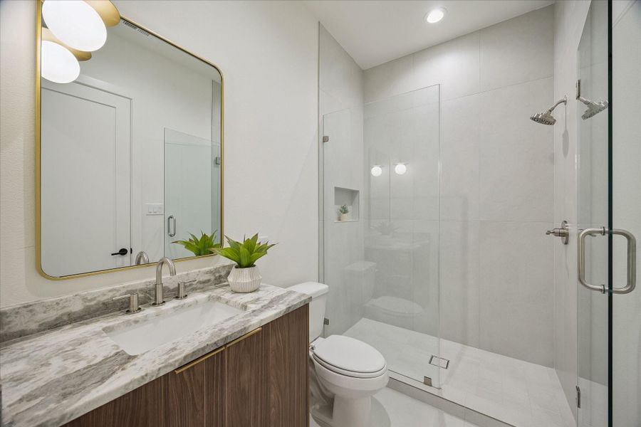 En-suite bath #4 En-suite bath #4