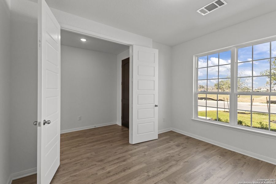 Spacious, unfurnished interior of a new home in Stillwater Ranch 60', San Antonio (Image 22).
