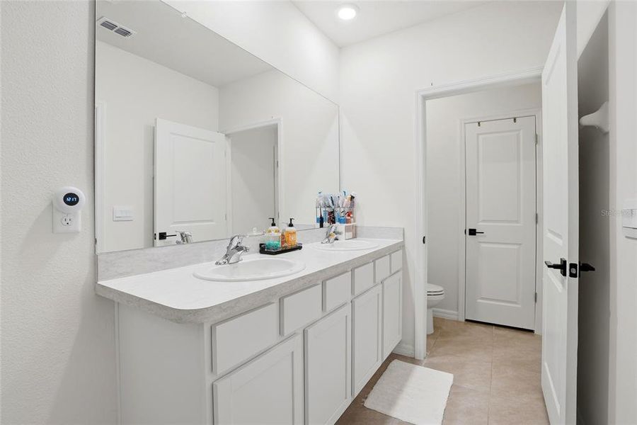 Furnished interior view inside a new home in , Wesley Chapel (Image 17).