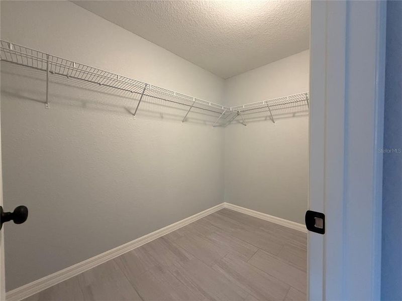 Spacious, unfurnished interior of a new home in , Dunnellon (Image 12).