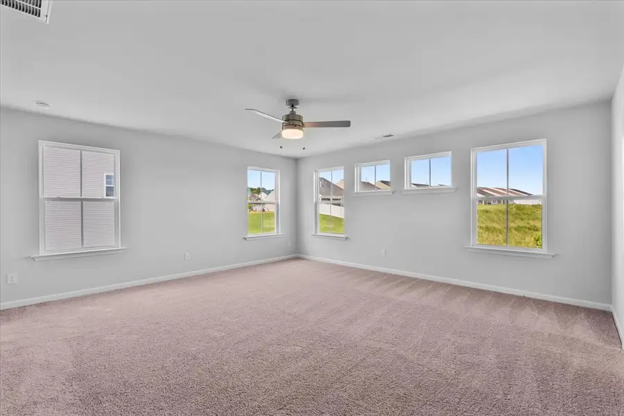 Spacious, unfurnished interior of a new home in Fieldstone, Lexington (Image 32).
