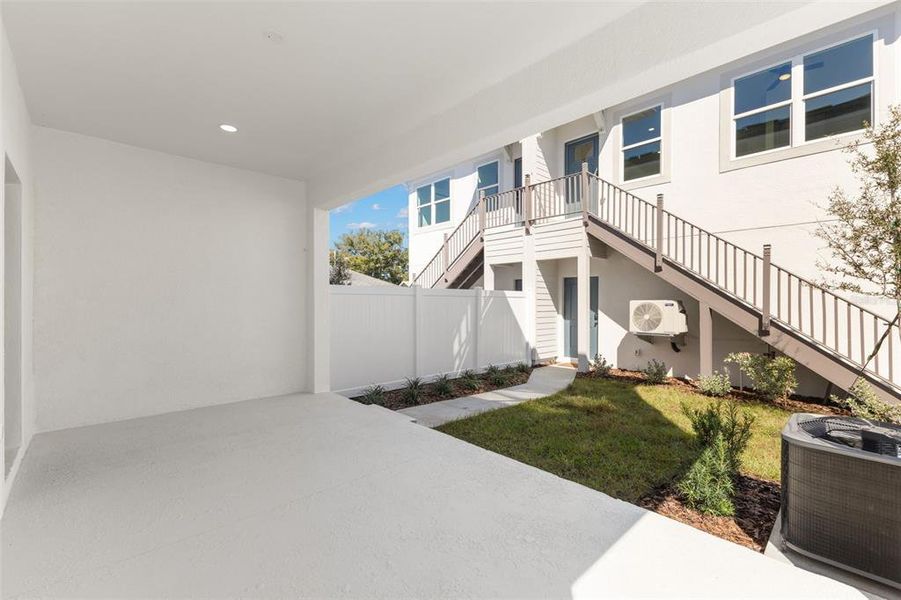 Exterior details and patio area of a home in , St. Petersburg (Image 20).