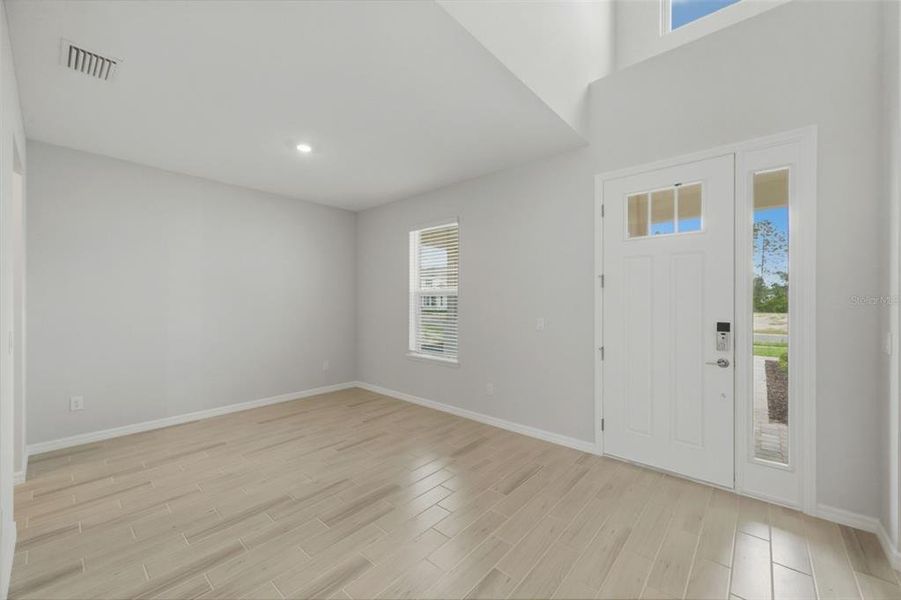 Spacious, unfurnished interior of a new home in Hammock at Two Rivers, Zephyrhills (Image 22).