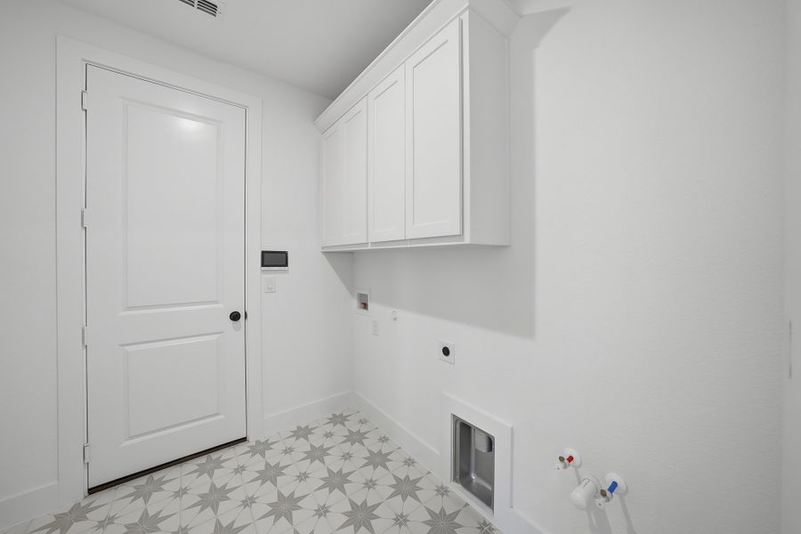 Spacious, unfurnished interior of a new home in Aster Park, McKinney (Image 19).