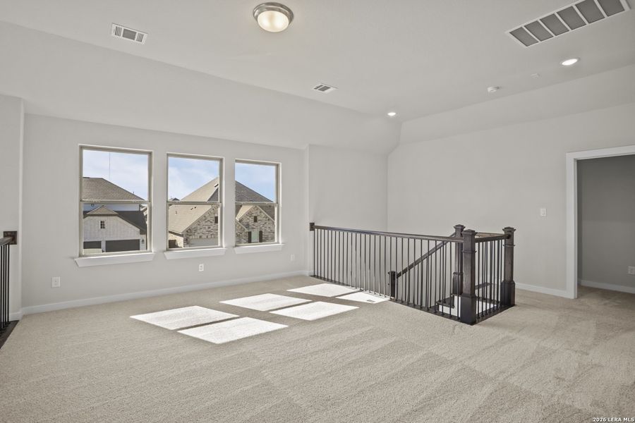 Spacious, unfurnished interior of a new home in Stillwater Ranch, San Antonio (Image 19).