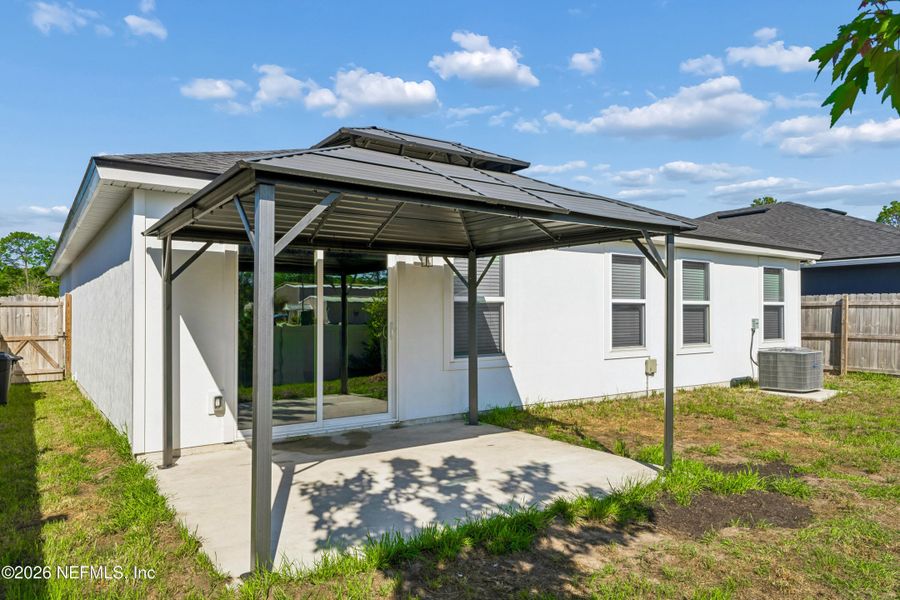 Exterior details and patio area of a home in , Jacksonville (Image 3).