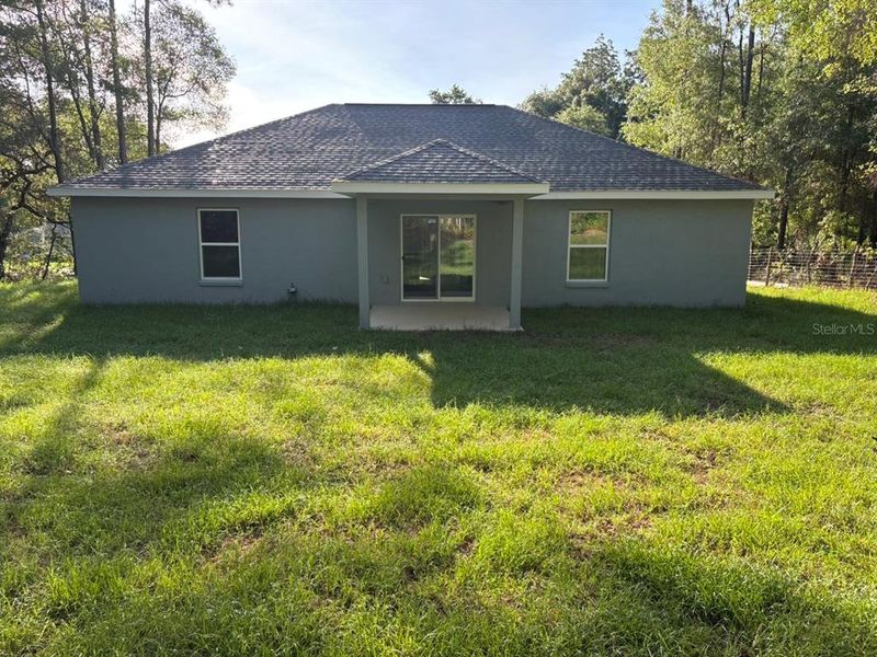 Exterior details and patio area of a home in , Dunnellon (Image 17).