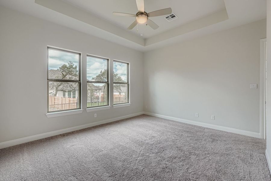 Spacious, unfurnished interior of a new home in 6 Creeks, Kyle (Image 9).