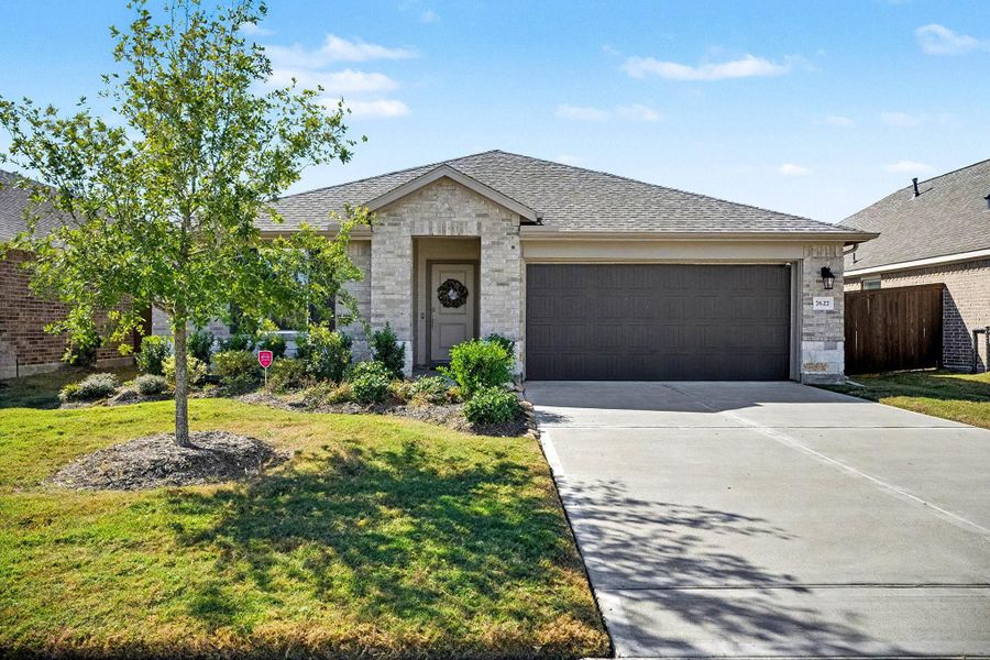 Front exterior of a new home in Southwinds, Baytown, TX, highlighting curb appeal (Image 1). Front exterior of a new home in Southwinds, Baytown, TX, highlighting curb appeal (Image 1).