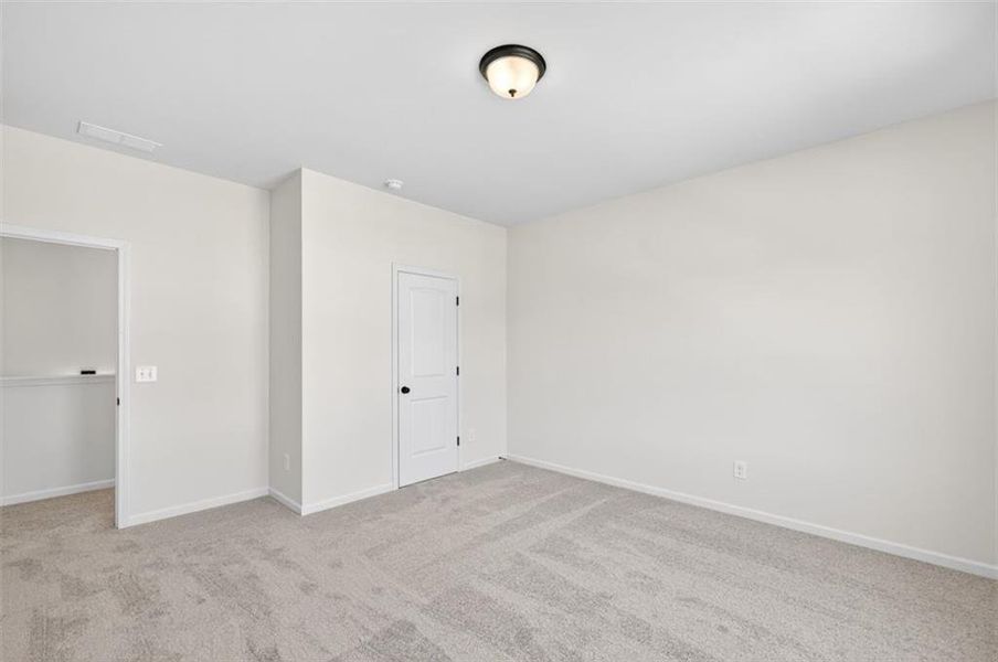 Spacious, unfurnished interior of a new home in Evergreen at Lakeside, Temple (Image 18).