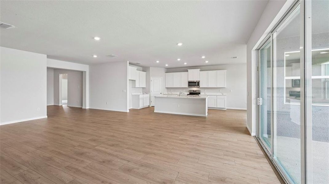 Spacious, unfurnished interior of a new home in Oakfield Trails, Parrish (Image 16).