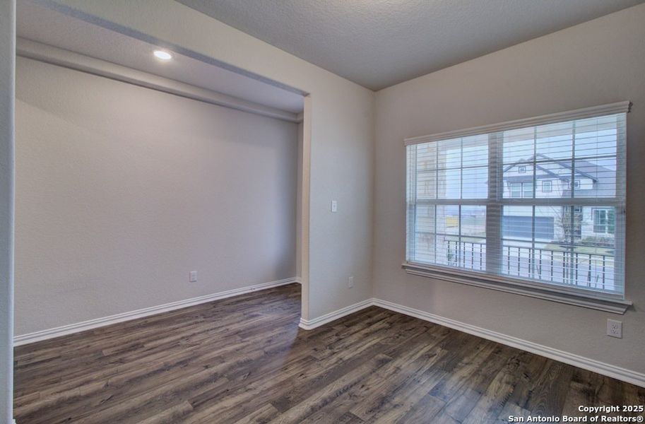 Spacious, unfurnished interior of a new home in Meyer Ranch - Enclave, New Braunfels (Image 17).