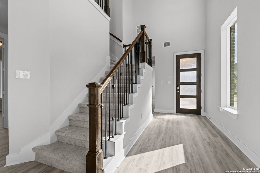 Spacious, unfurnished interior of a new home in Veramendi, New Braunfels (Image 23).