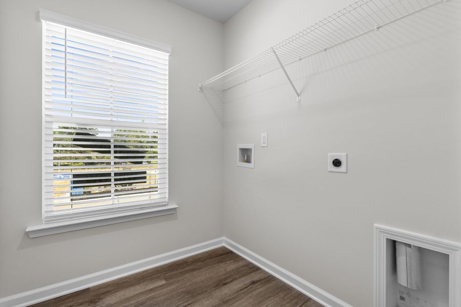 Spacious, unfurnished interior of a new home in Broadway Lake, Anderson (Image 24).